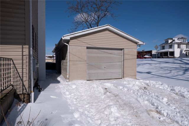 330 Spruce St, Latrobe, PA 15650