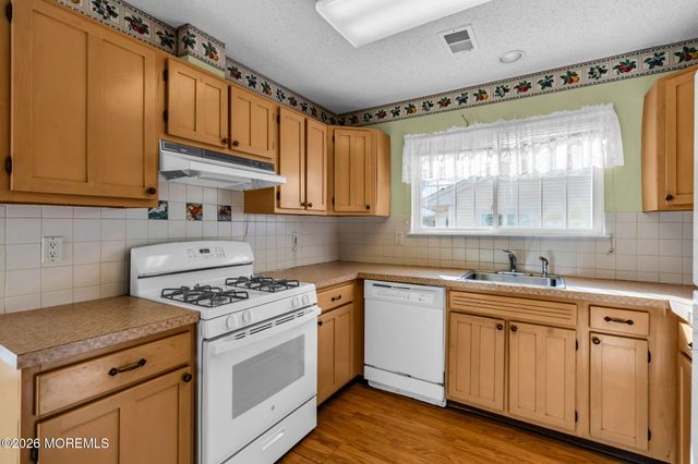 146 Pine Oak Boulevard, Barnegat, NJ 08005