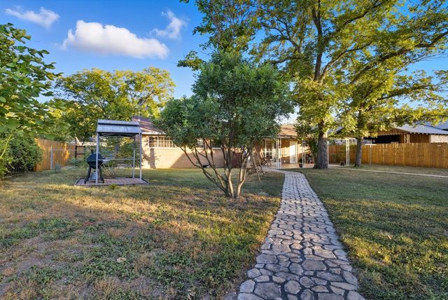 222 Hwy 27, Comfort, TX 78013