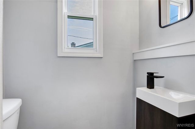 28 Campus Drive West, Amherst, NY 14226