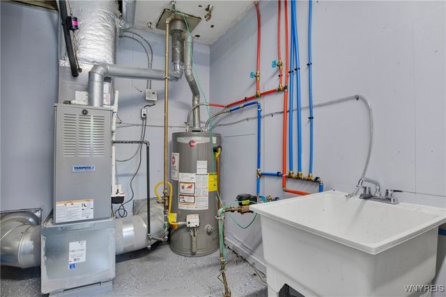 28 Campus Drive West, Amherst, NY 14226