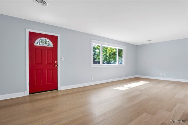 28 Campus Drive West, Amherst, NY 14226