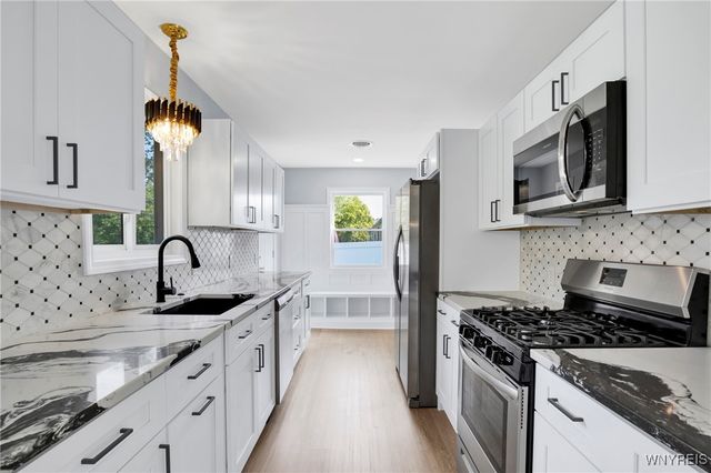 28 Campus Drive West, Amherst, NY 14226