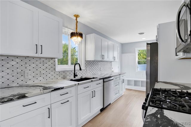 28 Campus Drive West, Amherst, NY 14226