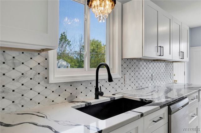 28 Campus Drive West, Amherst, NY 14226