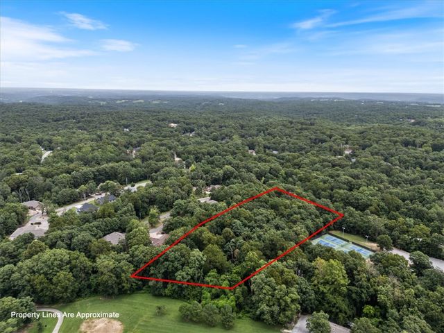 Edinburgh Road, Bella Vista, AR 72715