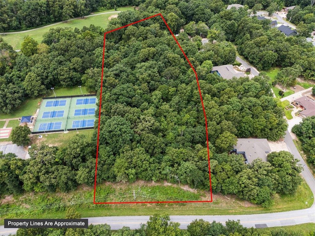 Edinburgh Road, Bella Vista, AR 72715
