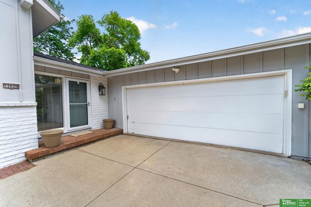 12620 Cryer Avenue, Omaha, NE 68144