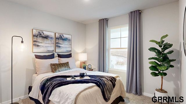 11977 S 114th Avenue, Papillion, NE 68046