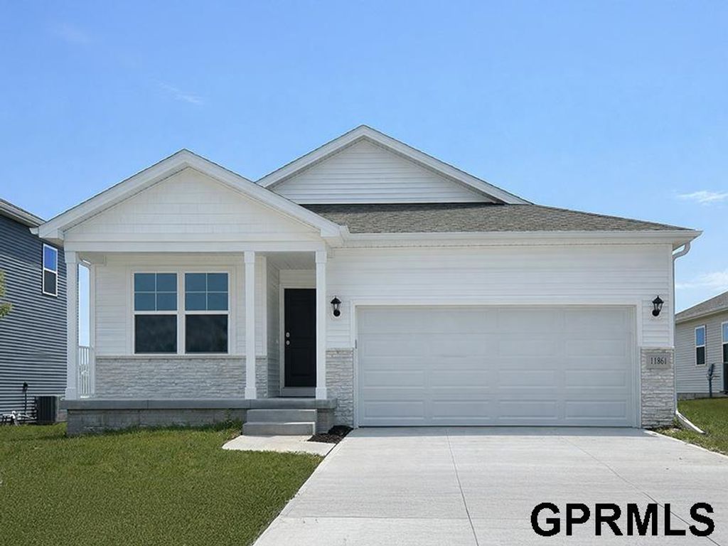 11977 S 114th Avenue, Papillion, NE 68046