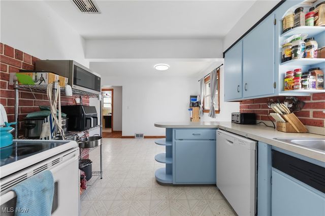 97 Rosary Drive, Campbell, OH 44405