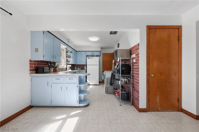 97 Rosary Drive, Campbell, OH 44405