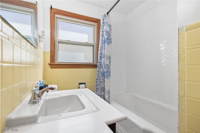 97 Rosary Drive, Campbell, OH 44405