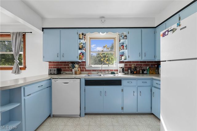 97 Rosary Drive, Campbell, OH 44405