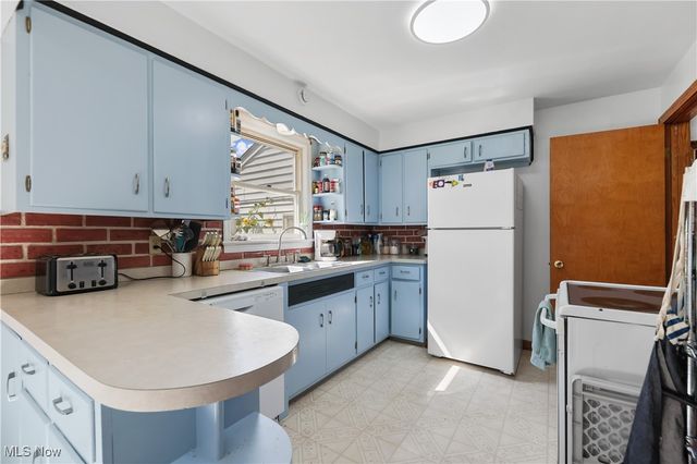 97 Rosary Drive, Campbell, OH 44405