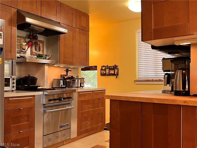 15541 Brewster Road, East Cleveland, OH 44112