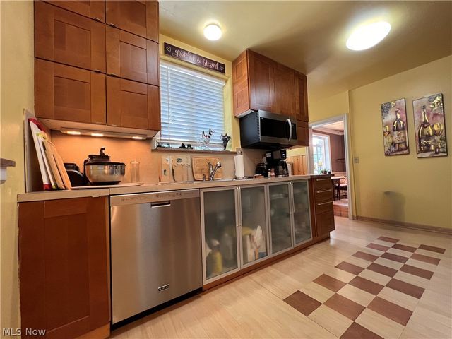 15541 Brewster Road, East Cleveland, OH 44112