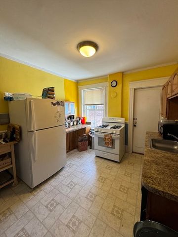 26 Parkway Road 3, Brookline, MA 02445