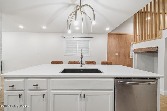 1227 Hull St, Louisville, KY 40204