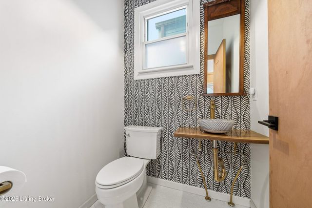 1227 Hull St, Louisville, KY 40204