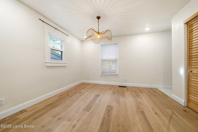 1227 Hull St, Louisville, KY 40204