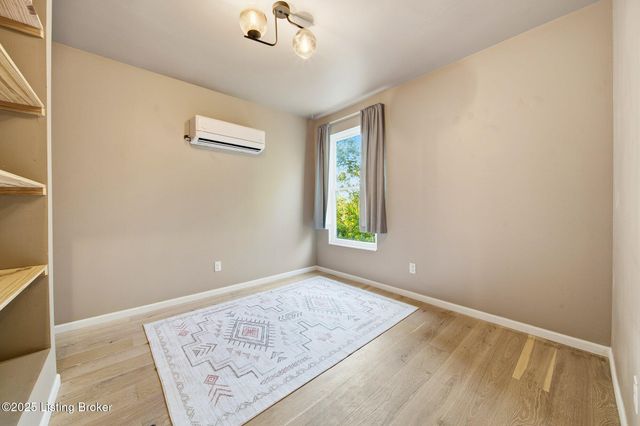 1227 Hull St, Louisville, KY 40204