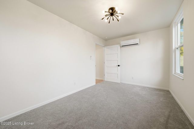 1227 Hull St, Louisville, KY 40204