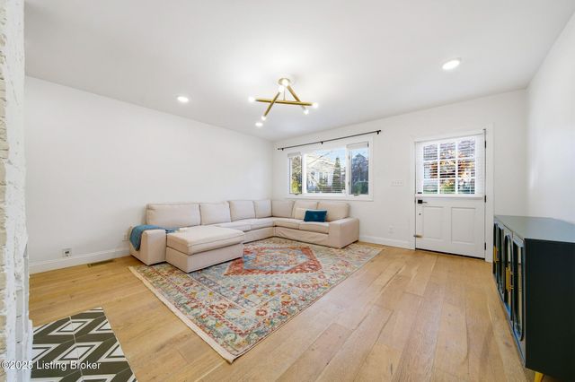 1227 Hull St, Louisville, KY 40204