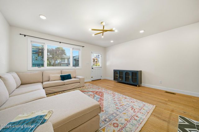 1227 Hull St, Louisville, KY 40204