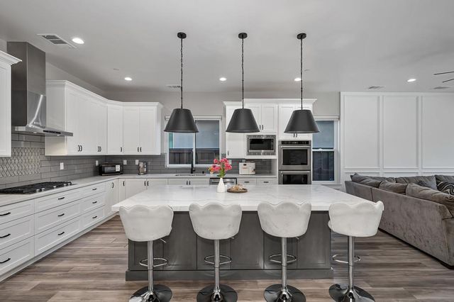 724 Oliver Ct, Folsom, CA 95630
