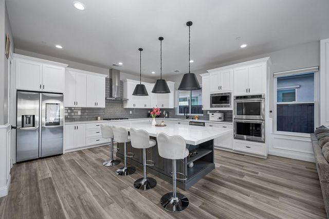724 Oliver Ct, Folsom, CA 95630