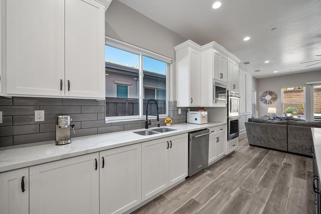 724 Oliver Ct, Folsom, CA 95630