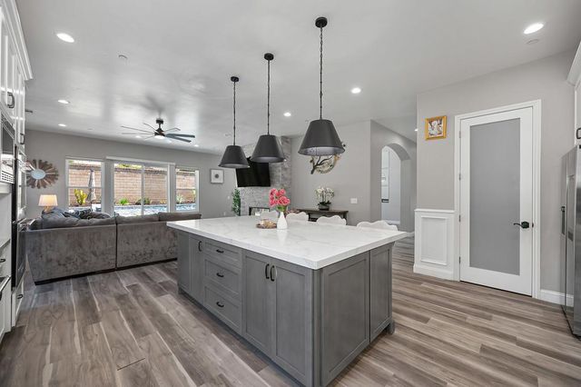 724 Oliver Ct, Folsom, CA 95630