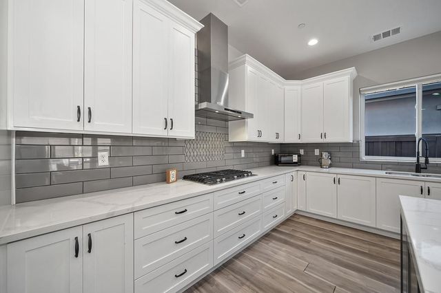 724 Oliver Ct, Folsom, CA 95630