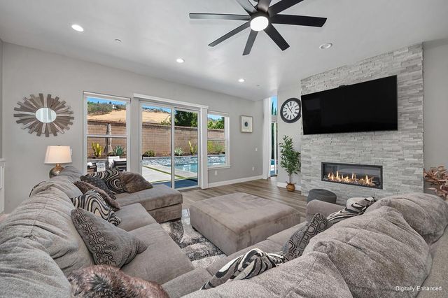 724 Oliver Ct, Folsom, CA 95630