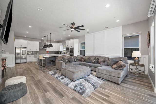 724 Oliver Ct, Folsom, CA 95630