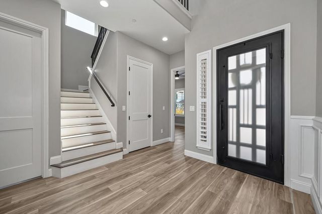 724 Oliver Ct, Folsom, CA 95630