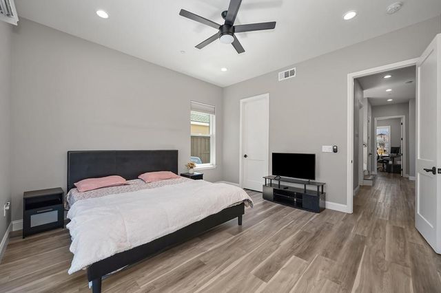 724 Oliver Ct, Folsom, CA 95630