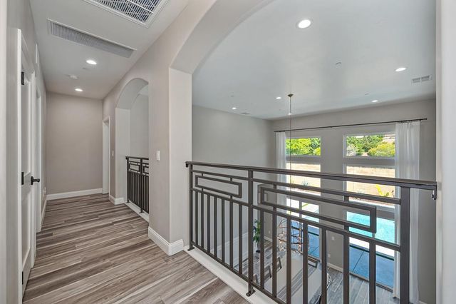 724 Oliver Ct, Folsom, CA 95630