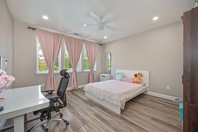 724 Oliver Ct, Folsom, CA 95630