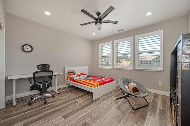 724 Oliver Ct, Folsom, CA 95630