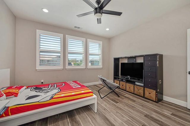 724 Oliver Ct, Folsom, CA 95630