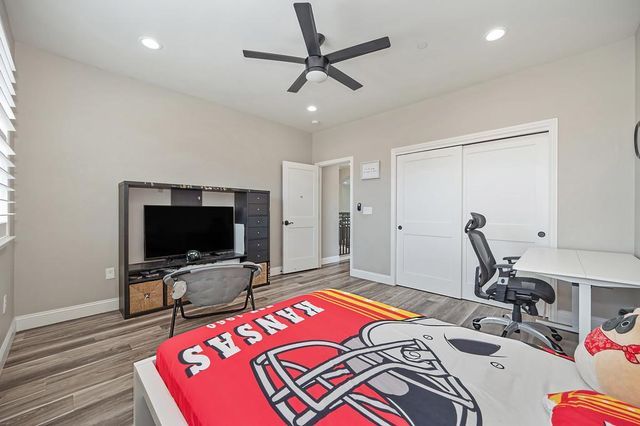 724 Oliver Ct, Folsom, CA 95630