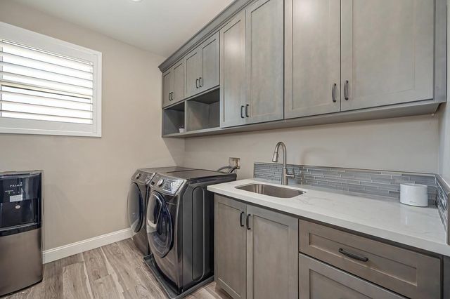 724 Oliver Ct, Folsom, CA 95630