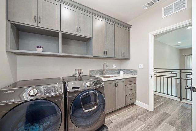724 Oliver Ct, Folsom, CA 95630