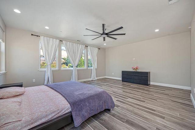 724 Oliver Ct, Folsom, CA 95630