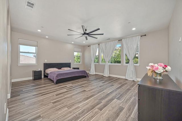 724 Oliver Ct, Folsom, CA 95630