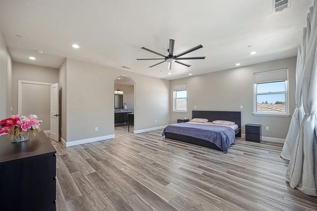 724 Oliver Ct, Folsom, CA 95630