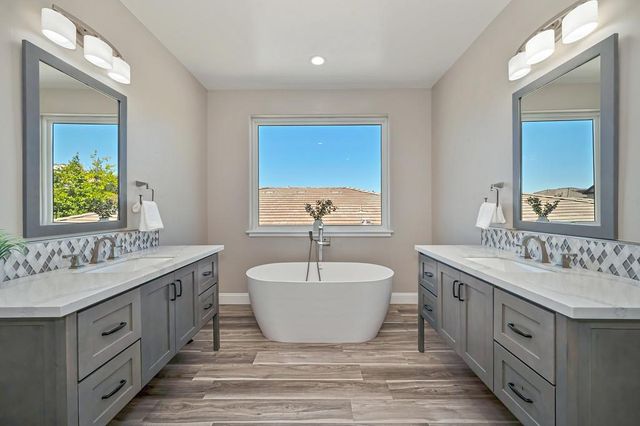 724 Oliver Ct, Folsom, CA 95630