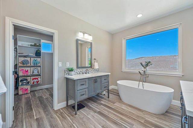 724 Oliver Ct, Folsom, CA 95630